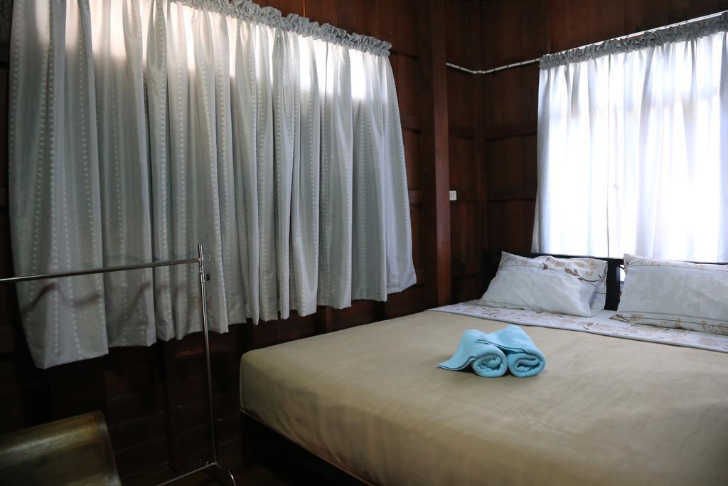 Siriwan Hostel Чіангмай Екстер'єр фото