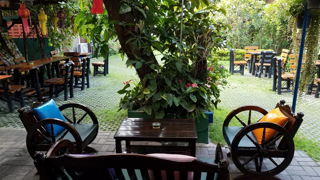 Siriwan Hostel Чіангмай Екстер'єр фото