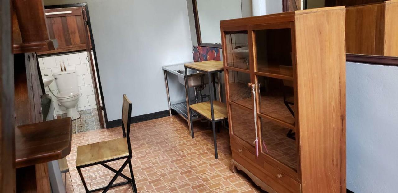 Siriwan Hostel Чіангмай Екстер'єр фото